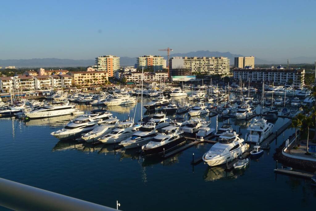 Luxury Condo On The Marina Пуерто Валярта Екстериор снимка
