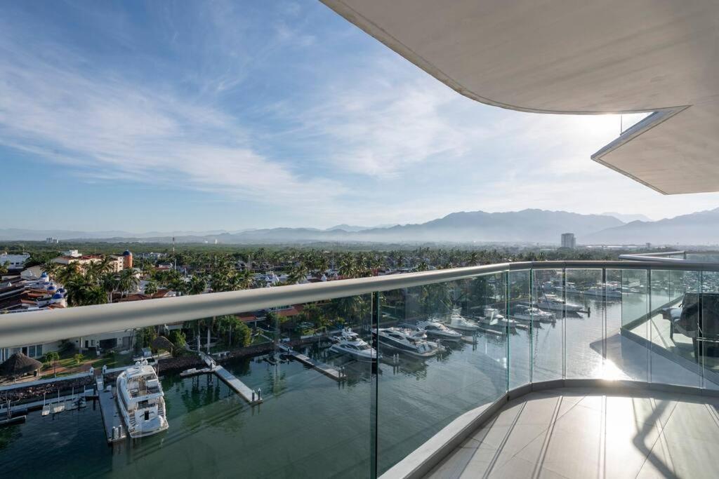 Luxury Condo On The Marina Пуерто Валярта Екстериор снимка